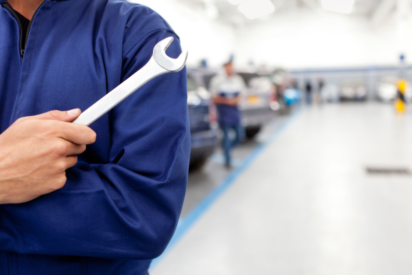 Network of verified vendors including repair shops, tow operators, tire services, and hotels